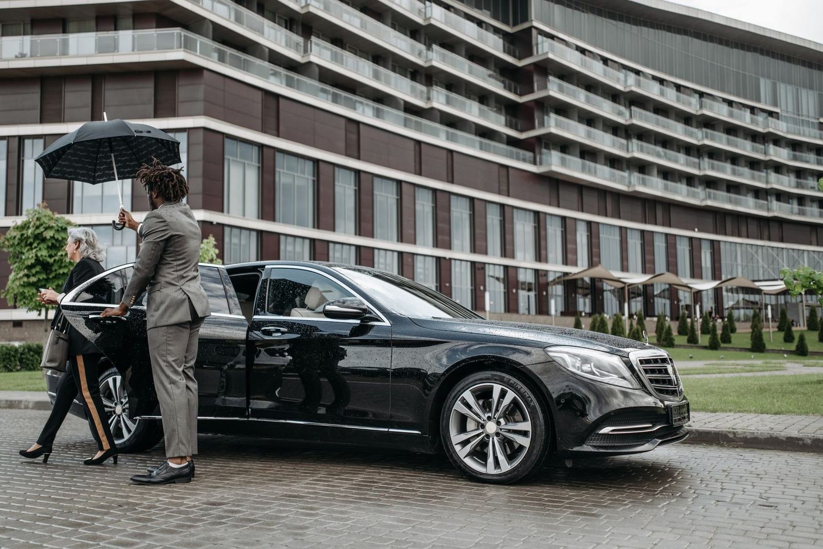 Corporate Limo Service in Toronto